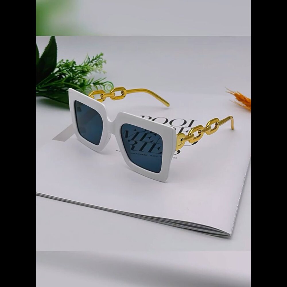 Oversized Geometric Sunglasses,Vintage-Inspired (White Frames)